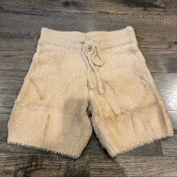 NWT Fuzzy Drawstring Comfy Shorts - Picture 4 of 9